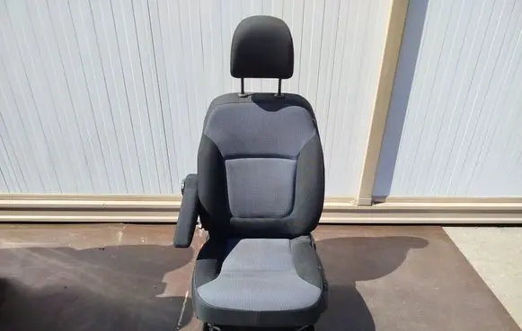 Opel Vivaro Front driver seat S1226288J