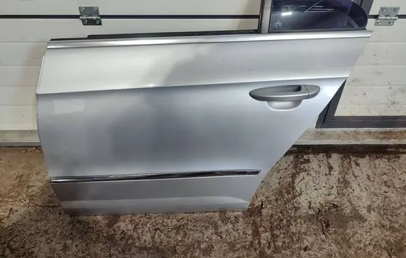 Volkswagen PASSAT CC Rear door 