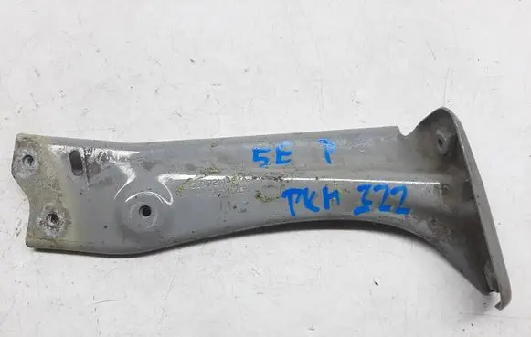 Skoda Octavia Mk3 (5E) Fender mounting bracket 5E0821142A