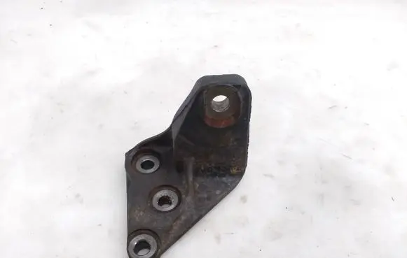 Toyota Camry Engine mounting bracket