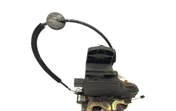 Volkswagen PASSAT B5 Rear door lock 3B4839015A