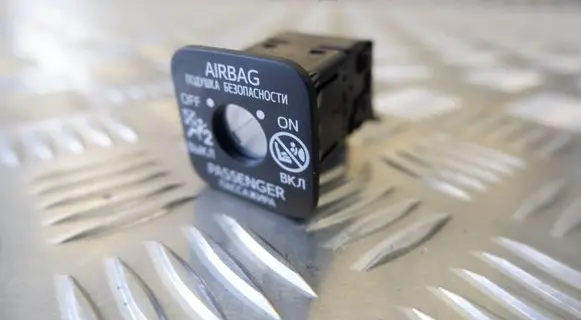 Passenger airbag on/off switch