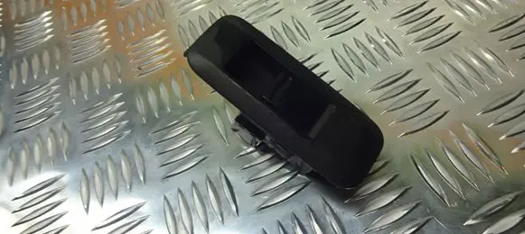 Nissan Primera Quarter vent window switch 25411-AV600