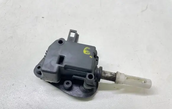 Audi A4 S4 B6 8E 8H Tailgate boot lock/latch motor 8E9827833