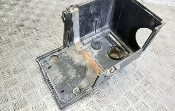 Volvo V50 Battery box tray 
