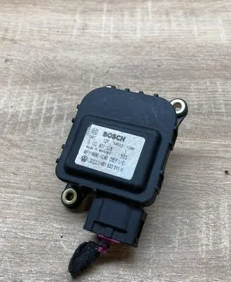 Volkswagen PASSAT B5.5 Air flap motor/actuator 4B1820511K 0132801158