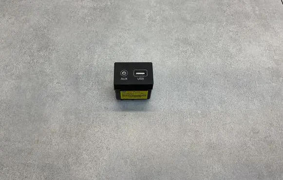 Hyundai Tucson TL USB socket connector 96120D3500
