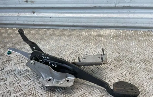 Peugeot 308 Accelerator throttle pedal 23112015 185132 84PE4L0352792