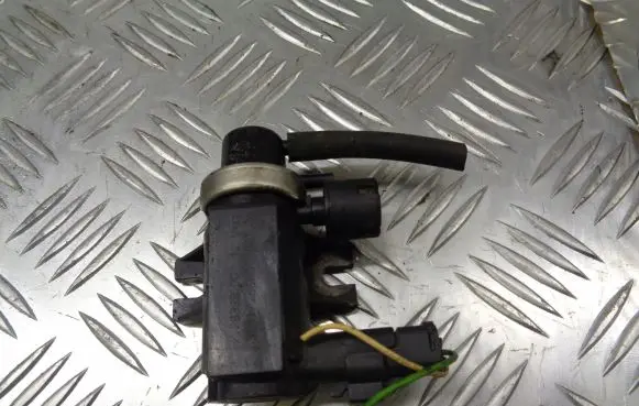 Peugeot 206 Vacuum valve 
