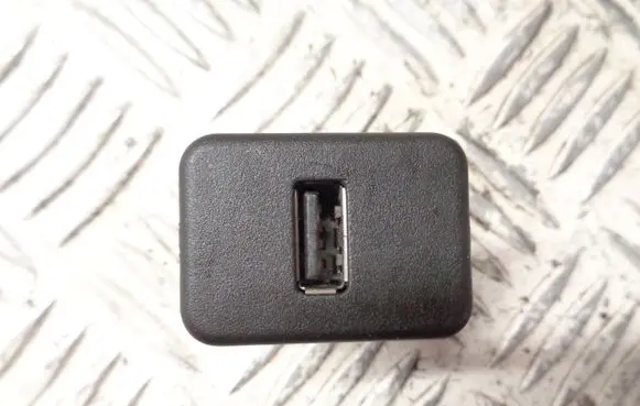 Opel Corsa E USB socket connector 20928734