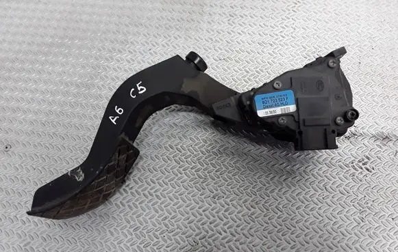 Audi A6 S6 C5 4B Accelerator throttle pedal 8D1723523F