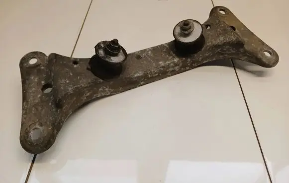 BMW 3 E90 E91 Gearbox mounting bracket