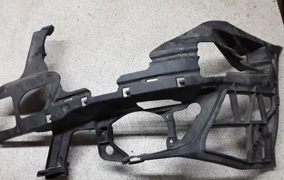 Mercedes-Benz E W211 Front bumper mounting bracket A2118800503