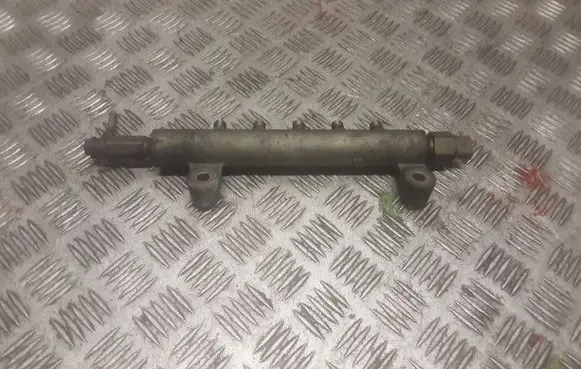 Nissan X-Trail T30 Fuel main line pipe 11E81305