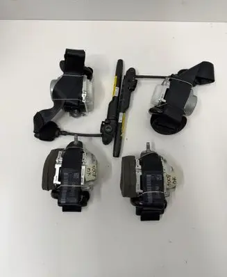 Peugeot 5008 II Set of seat belts 