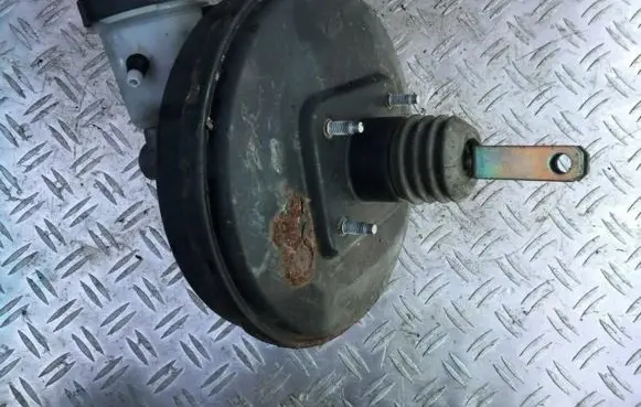 Volvo S40, V40 Brake booster 30857437
