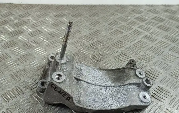 Jeep Grand Cherokee Generator/alternator bracket 