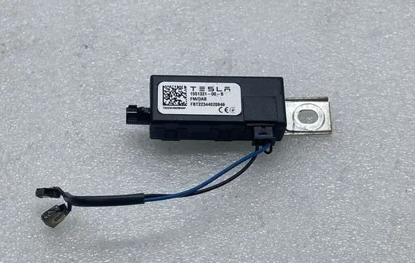Tesla Model Y Aerial antenna amplifier 155133100