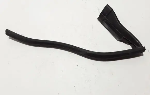 Mercedes-Benz CLS C218 X218 Engine compartment rubber A2186280098