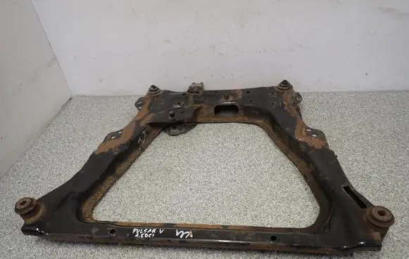 Nissan Pulsar Engine mounting bracket