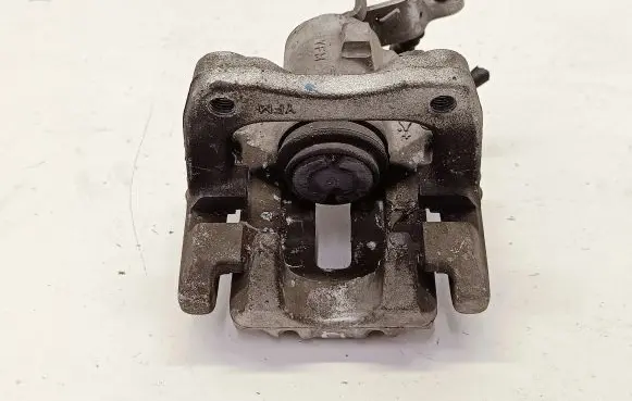 Volkswagen Jetta VI Rear brake caliper
