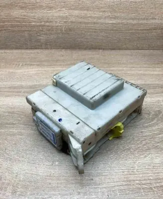 Lexus IS 220D-250-350 Fuse module 8273030B63 807090213