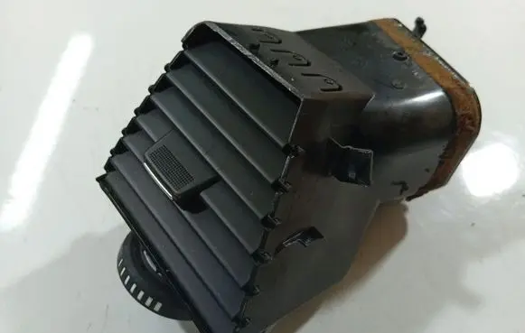 Renault Laguna III Dash center air vent grill 9606