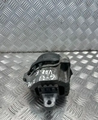 BMW 5 G30 G31 Engine mount bracket 2791583 13101751651