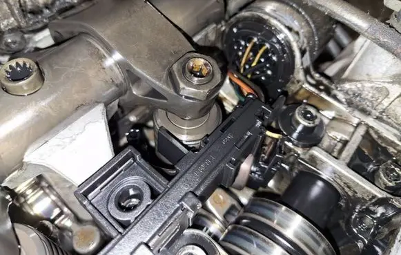 Mitsubishi Grandis Fuel injector
