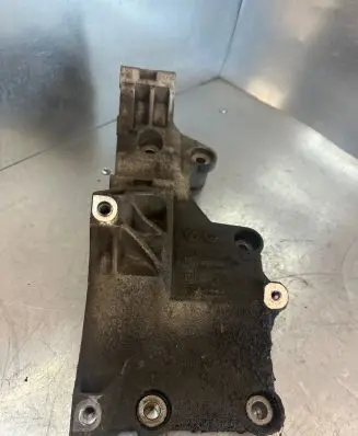 Volkswagen PASSAT B6 Engine mounting bracket 03G903143A