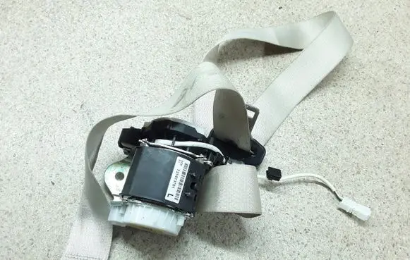 BMW 6 F12 F13 Front seatbelt 34073332F 34073332 731413701