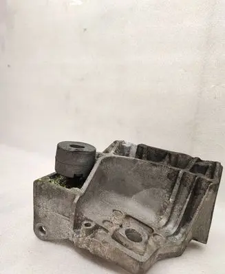 Volvo V60 Engine mounting bracket 30681951