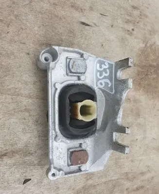 Gearbox mounting bracket