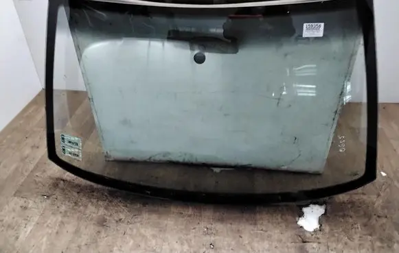 Volkswagen Polo III 6N 6N2 6NF Front windscreen/windshield window 