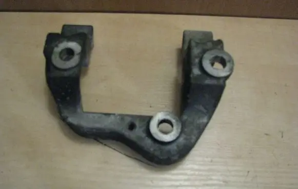 Dodge Avenger Engine mounting bracket 