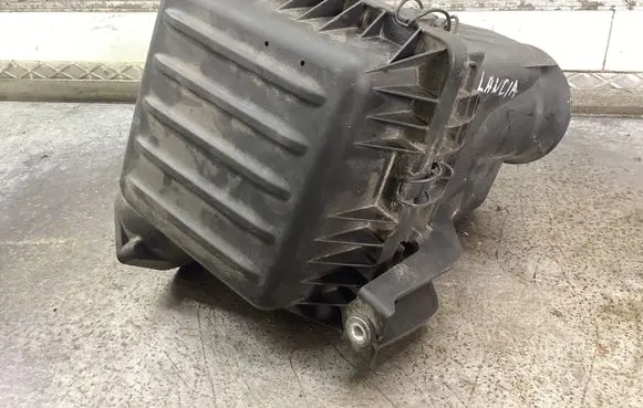 Air filter box