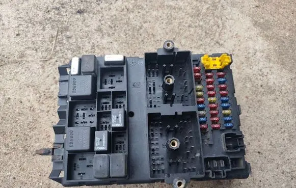 Jeep Grand Cherokee (WJ) Fuse module 56038406AJ