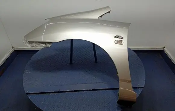 Toyota Corolla Verso E121 Fender 