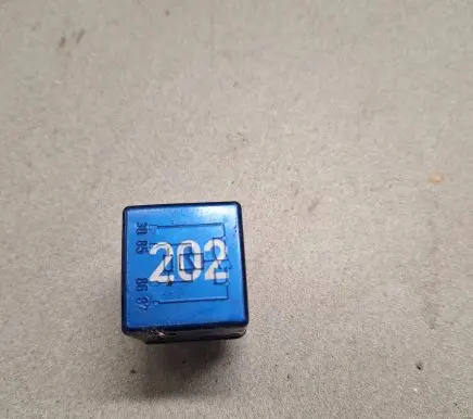 Volkswagen Golf IV Other relay 8A0951253