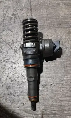 Volkswagen Caddy Fuel injector 038130073AQ