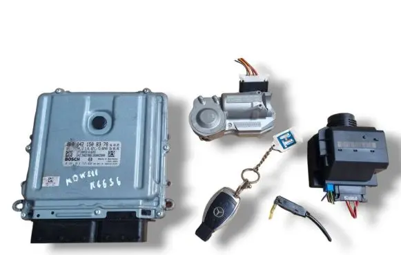 Mercedes-Benz E W211 Engine ECU kit and lock set 0281013725 A6421508378