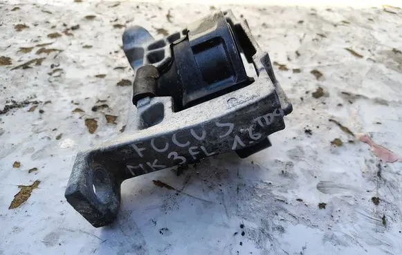 Ford Focus Engine mounting bracket 