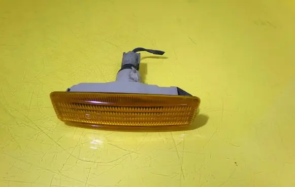 BMW 5 E39 Front fender indicator light 8360589