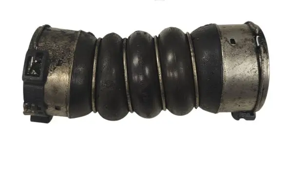 BMW 5 F10 F11 Intercooler hose/pipe 8513451