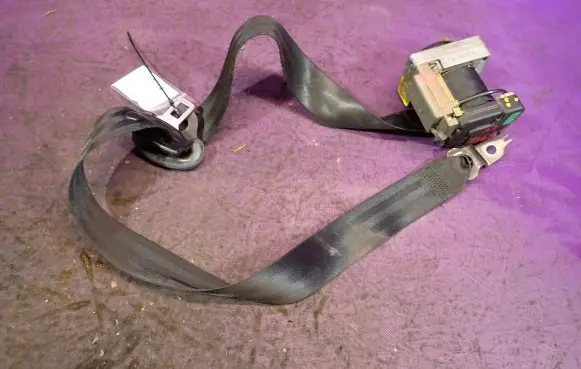 Skoda Fabia Mk1 (6Y) Front seatbelt 6Y0857701A