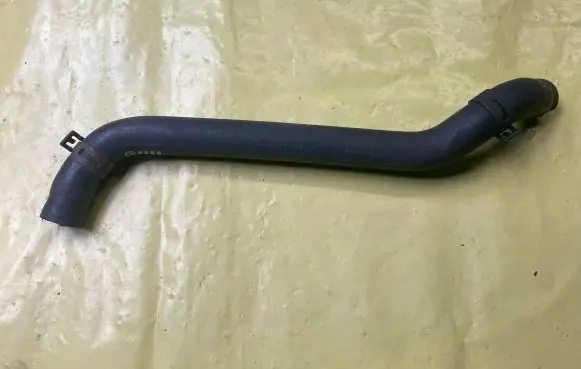 Mercedes-Benz B W245 Engine coolant pipe/hose A1695010882