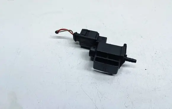 Audi Q7 4M Vacuum valve 037908283D