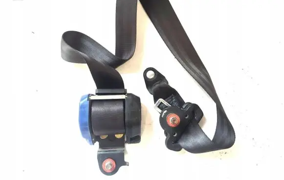 Hyundai Lantra II Rear seatbelt