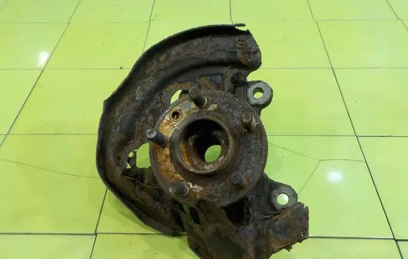 Land Rover Freelander 2 - LR2 Front wheel hub spindle knuckle PRZOD 13AB10