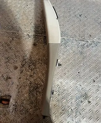Volvo XC70 Seat belt trim 